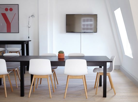 Noemi_Dinner_Desk